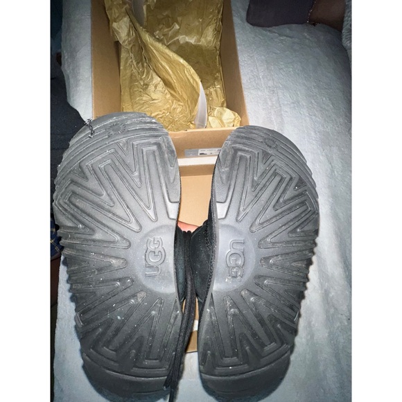 Men’s UGGs Neumel Black Ankle Boots - Picture 7 of 9